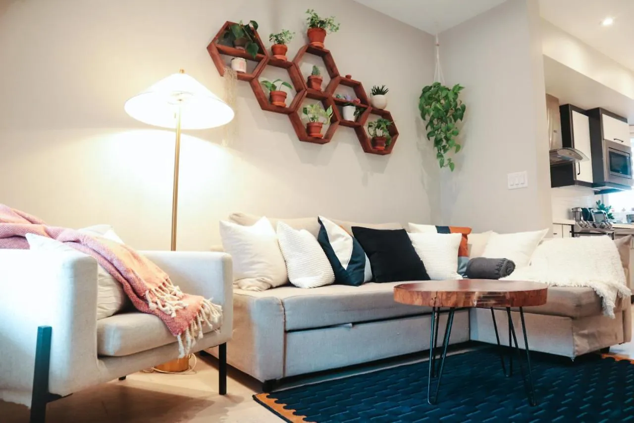 Toronto Junction Hideaway Apartment 0*,  Canada