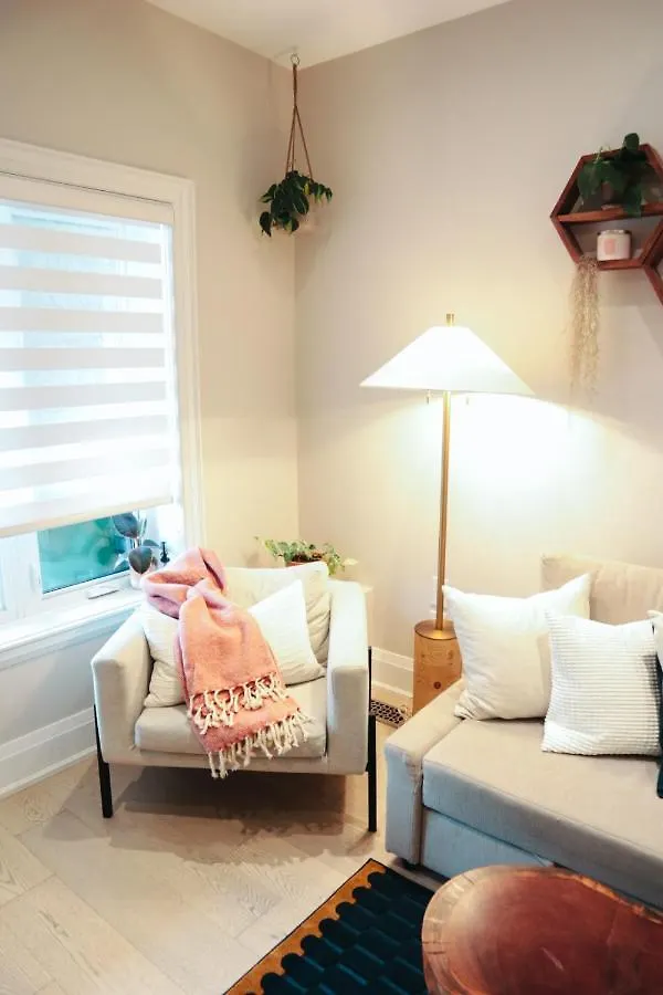 Toronto Junction Hideaway Apartment 0*,  Canada
