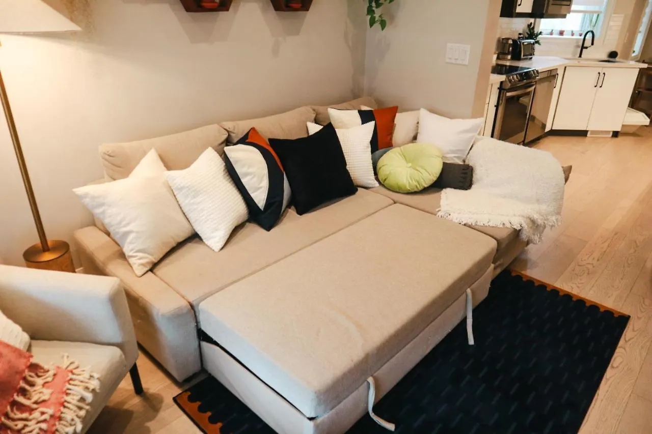 Toronto Junction Hideaway Apartment Canada